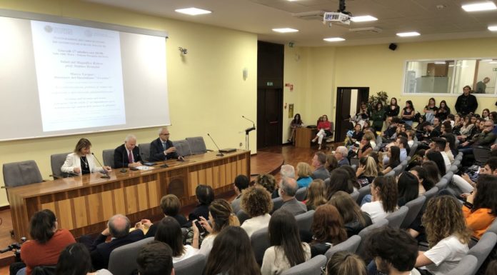 AL VIA I CORSI DI STUDIO DEL DIPARTIMENTO DI SCIENZE POLITICHE