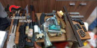 UN ARSENALE DA GUERRA IN UN’ABITAZIONE DI VIBO VALENTIA