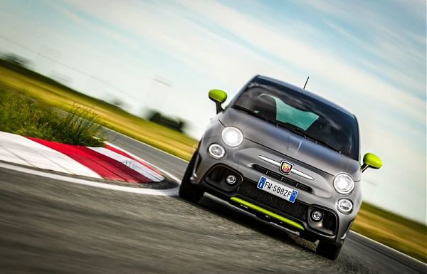 NUOVA ABARTH 595 PISTA, PENSATA PER I GIOVANI