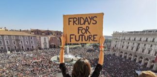 GLI STUDENTI IN PIAZZA PER IL CLIMA