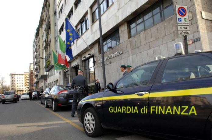 GUARDIA DI FINANZA AUTO FIAMME GIALLE 117