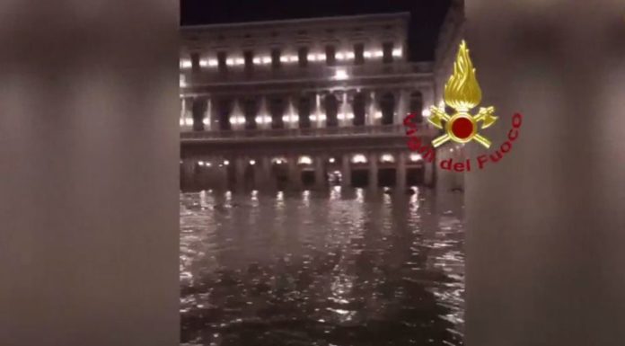 ACQUA ALTA RECORD A VENEZIA, SINDACO CHIEDE LO STATO DI CRISI