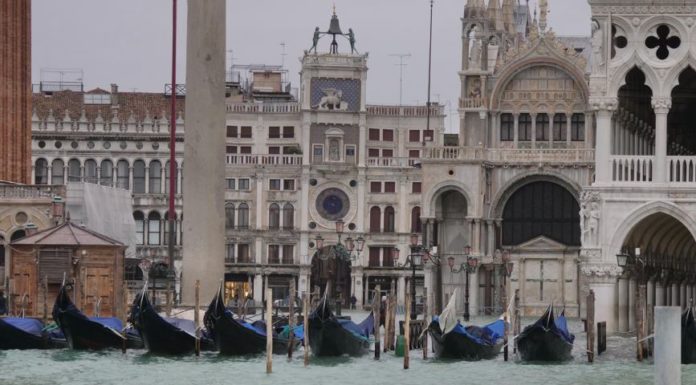 A VENEZIA ATTESO NUOVO PICCO DELLA MAREA, CHIUSA PIAZZA SAN MARCO