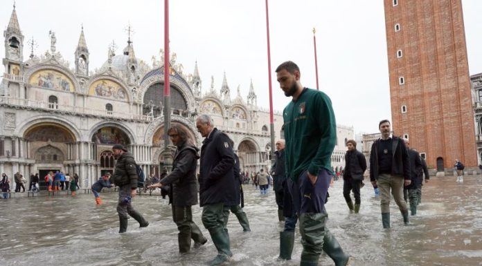 AZZURRI A PIAZZA SAN MARCO “VENEZIA SI RIALZERÀ”