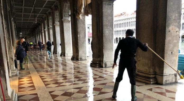 VENEZIA, ACQUA HA RAGGIUNTO PICCO DI 150 CENTIMETRI, LIVELLI IN CALO