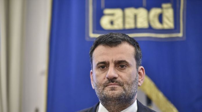 DECARO RIELETTO PER ACCLAMAZIONE PRESIDENTE DELL’ANCI