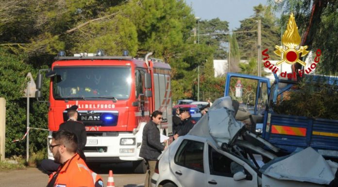 AUTO TRAVOLGE UN GRUPPO DI OPERAI NEL LECCESE, 4 MORTI