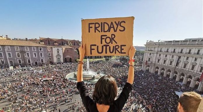 CLIMA, STUDENTI IN PIAZZA PER I “FRIDAYS FOR FUTURE”