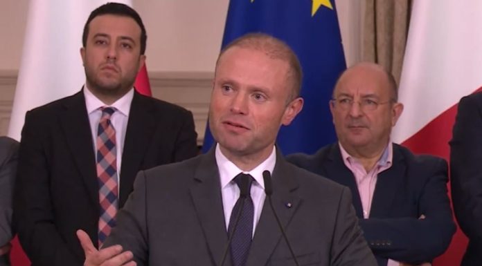 MALTA, MUSCAT GETTA LA SPUGNA E ANNUNCIA CHE SI DIMETTERÀ