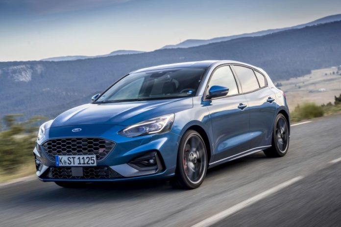 FORD_2019_FOCUS_ST_Performance_Blue_10