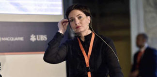 L’EX EUROPARLAMENTARE LARA COMI AI DOMICILIARI