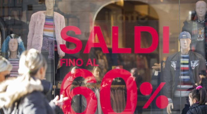 Via libera in commissione a inizio saldi il 12 gennaio