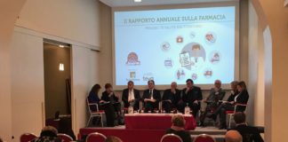 GLI ITALIANI SI FIDANO DELLE FARMACIE