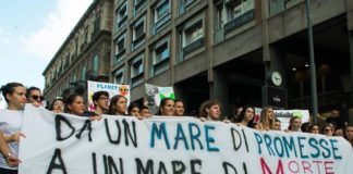 CLIMA, STUDENTI IN PIAZZA