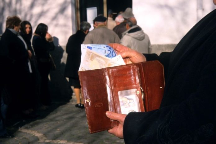 ANZIANI PENSIONATI PENSIONE EURO SOLDI RISTRETTEZZE