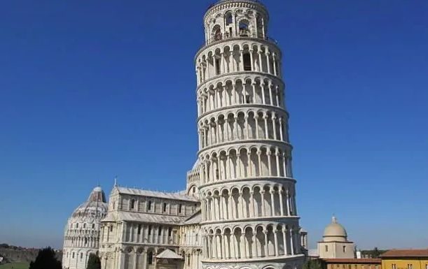 LA TORRE DI PISA S’ILLUMINA PER I DIRITTI DELL’INFANZIA