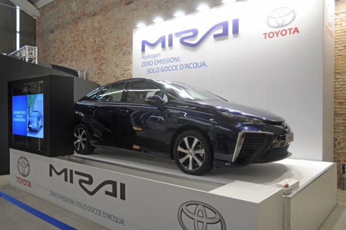 toyota mirai