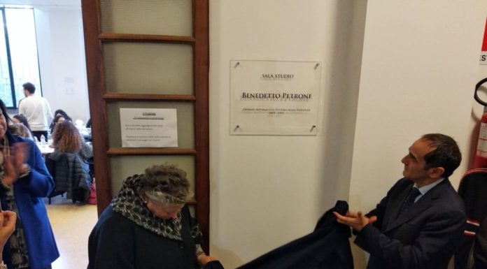 INTITOLATA AULA AD ANTIFASCISTA PETRONE UCCISO 42 ANNI FA