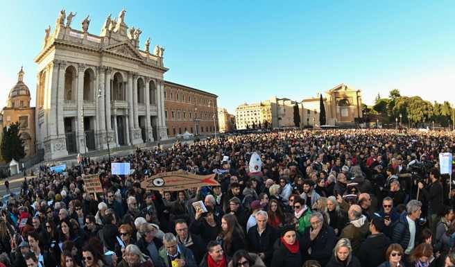 LE SARDINE IN PIAZZA A ROMA, SANTORI “LA POLITICA NON È MARKETING”