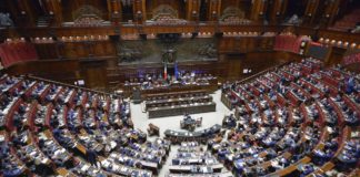 SCENDE LA FIDUCIA DEGLI ITALIANI NELLE ISTITUZIONI