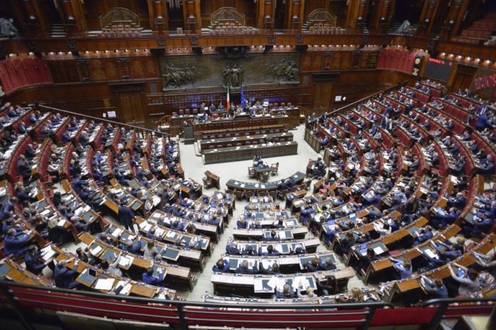 L' AULA DI MONTECITORIO CAMERA DEI DEPUTATI DURANTE IL VOTO DI FIDUCIA