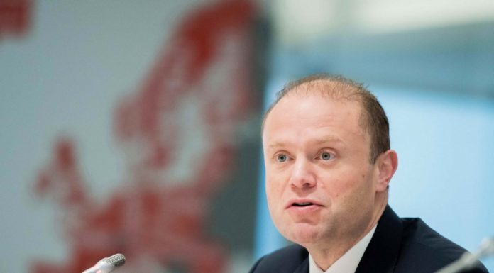L’EUROPARLAMENTO CHIEDE LE DIMISSIONI DEL PREMIER MALTESE