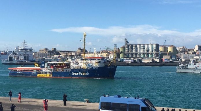 LA SEA WATCH VINCE L’APPELLO, “TORNIAMO IN MARE”