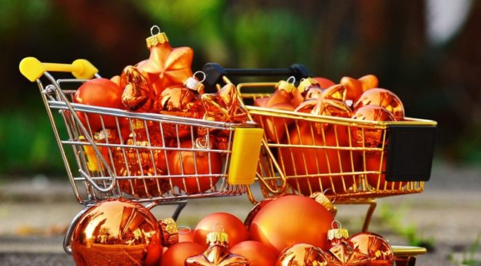 NATALE, SPESI 10 MILIARDI DI EURO MA CONSUMI IN CALO