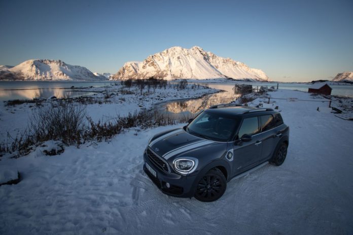 P90378651_highRes_mini-countryman-coop-1