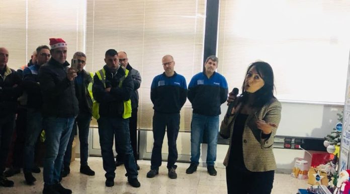 PALMERI A LAVORATORI WHIRPOOL CARINARO “TENIAMO DURO”