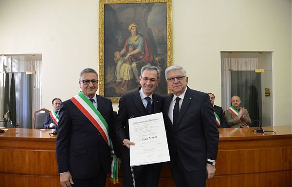 ARNONE INSIGNITO TITOLO COMMENDATORE DELLA REPUBBLICA