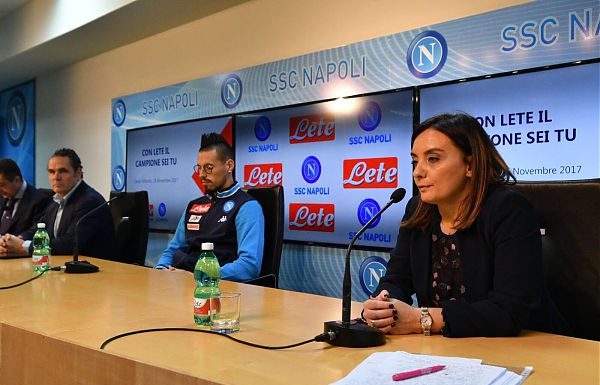 TIFOSI DIVENTANO FIGURINA CON ACQUA LETE E NAPOLI