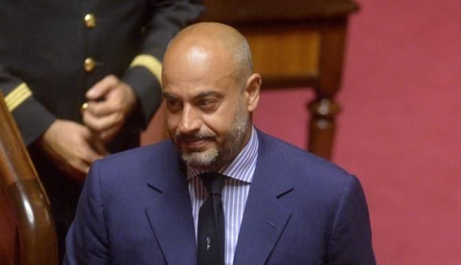 PARAGONE “TRASLOCO ALLA LEGA? CRETINATE”