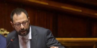 Coronavirus, Patuanelli “Misure in due tempi per l’emergenza”