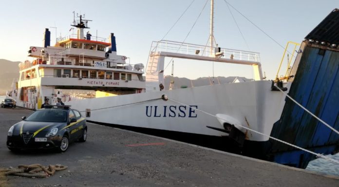 FRODE SUI FONDI PUBBLICI, SEQUESTRATI TRE TRAGHETTI ALLA CARONTE