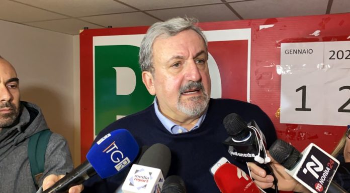 EMILIANO VINCE LE PRIMARIE IN PUGLIA CON IL 70%