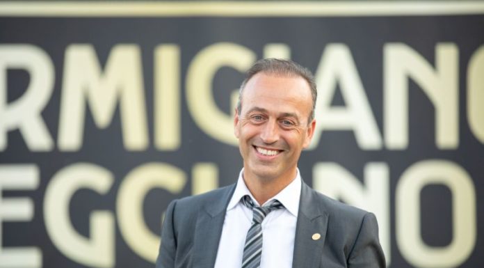 PARMIGIANO REGGIANO DICE NO A SISTEMA ETICHETTATURA A BATTERIA