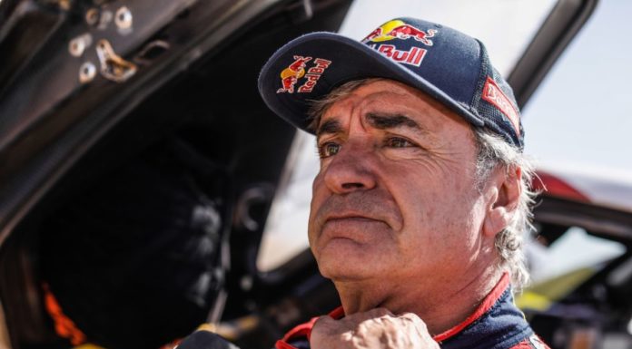 CARLOS SAINZ VINCE A 57 ANNI LA SUA TERZA DAKAR