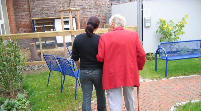 BADANTI, COLF E BABY SITTER, ARRIVA LA “PATENTE” DI QUALITA’