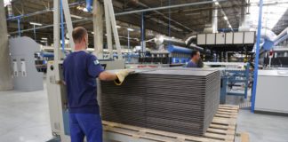 A febbraio in calo la produzione industriale