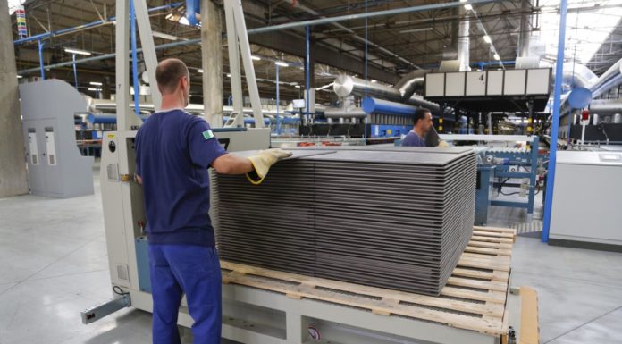 INDUSTRIA, A NOVEMBRE FATTURATO INVARIATO E ORDINI IN CALO