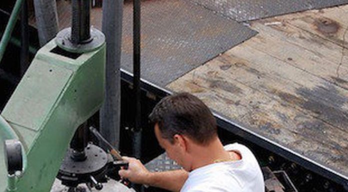 LAVORO, CRESCONO LE ASSUNZIONI A TEMPO INDETERMINATO