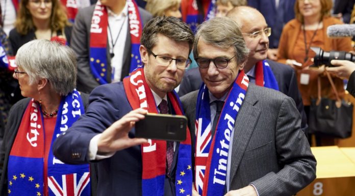 Il Parlamento Europeo dà il via libera all’accordo per la Brexit