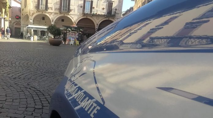 Lancia un masso di 8 kg da un cavalcavia sulla A4, arrestato