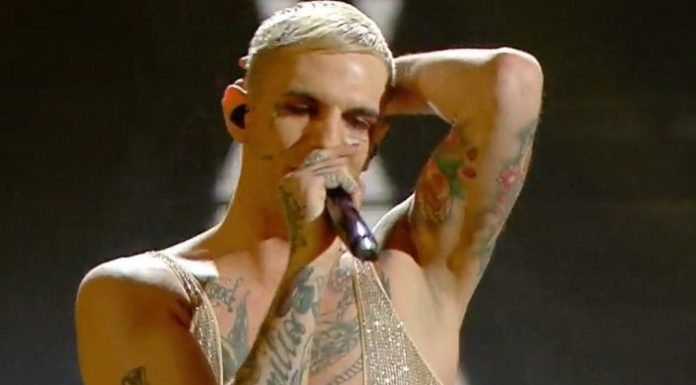 Sanremo, Fiorello si veste da prete e Achille Lauro si denuda