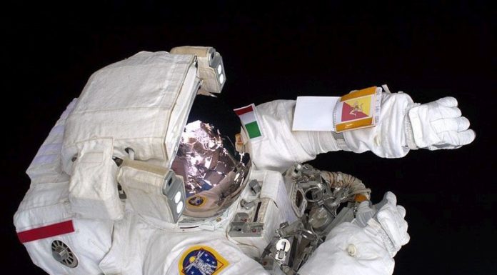 Parmitano lascia comando stazione spaziale, ritorna a terra