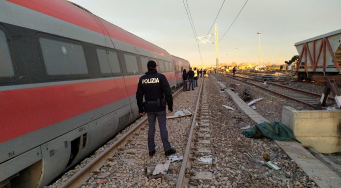 Treno deragliato, la Procura “Verifiche sui lavori a uno scambio”