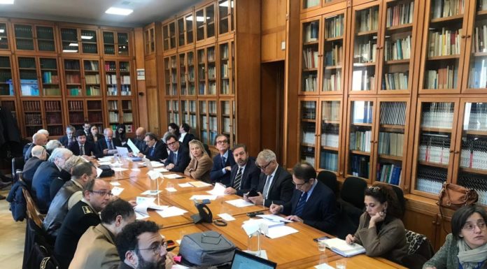 Coronavirus, restano sospesi i voli Italia-Cina