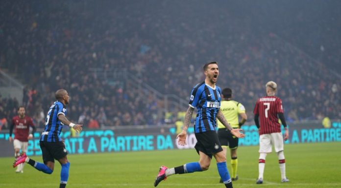L’Inter vince il derby 4-2 in rimonta e aggancia la Juve in vetta