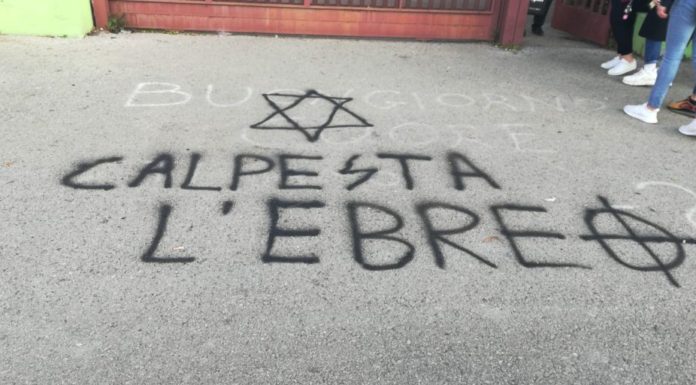 Scritte antisemite davanti due scuole a Pomezia